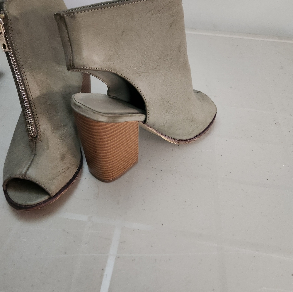 ANKLE BOOT With Zipper